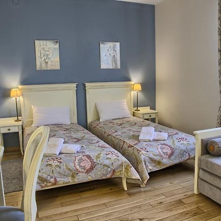 Villa Estera - Hotel & Restauracja Michałowice Dış mekan fotoğraf