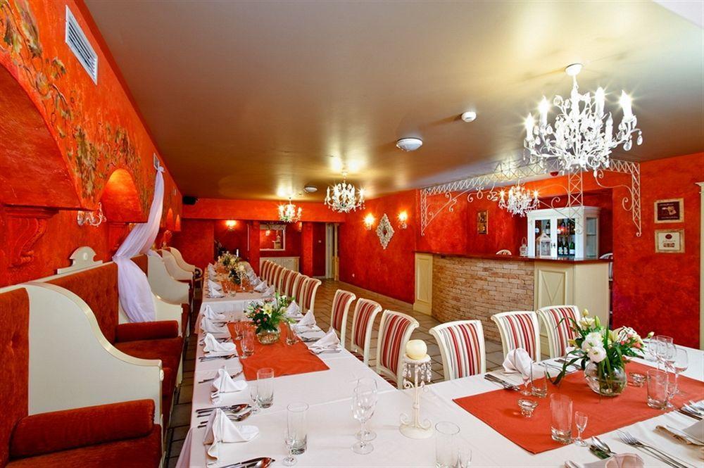 Villa Estera - Hotel & Restauracja Michałowice Dış mekan fotoğraf