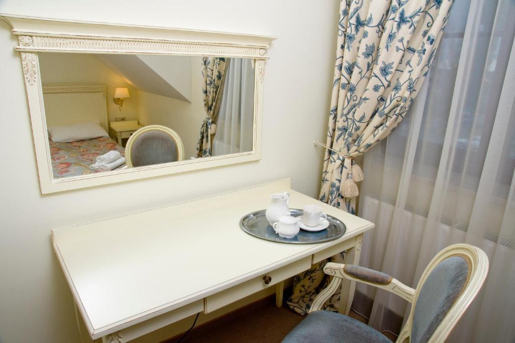 Villa Estera - Hotel & Restauracja Michałowice Oda fotoğraf