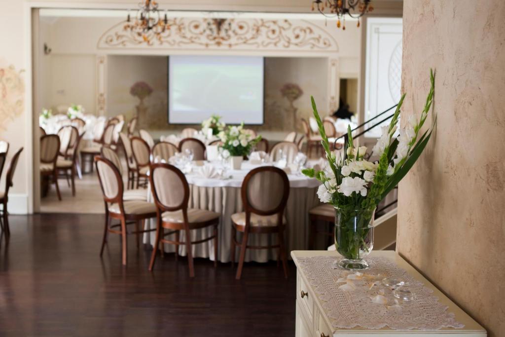 Villa Estera - Hotel & Restauracja Michałowice Dış mekan fotoğraf