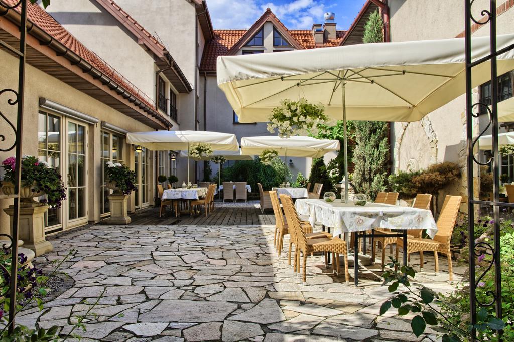 Villa Estera - Hotel & Restauracja Michałowice Dış mekan fotoğraf