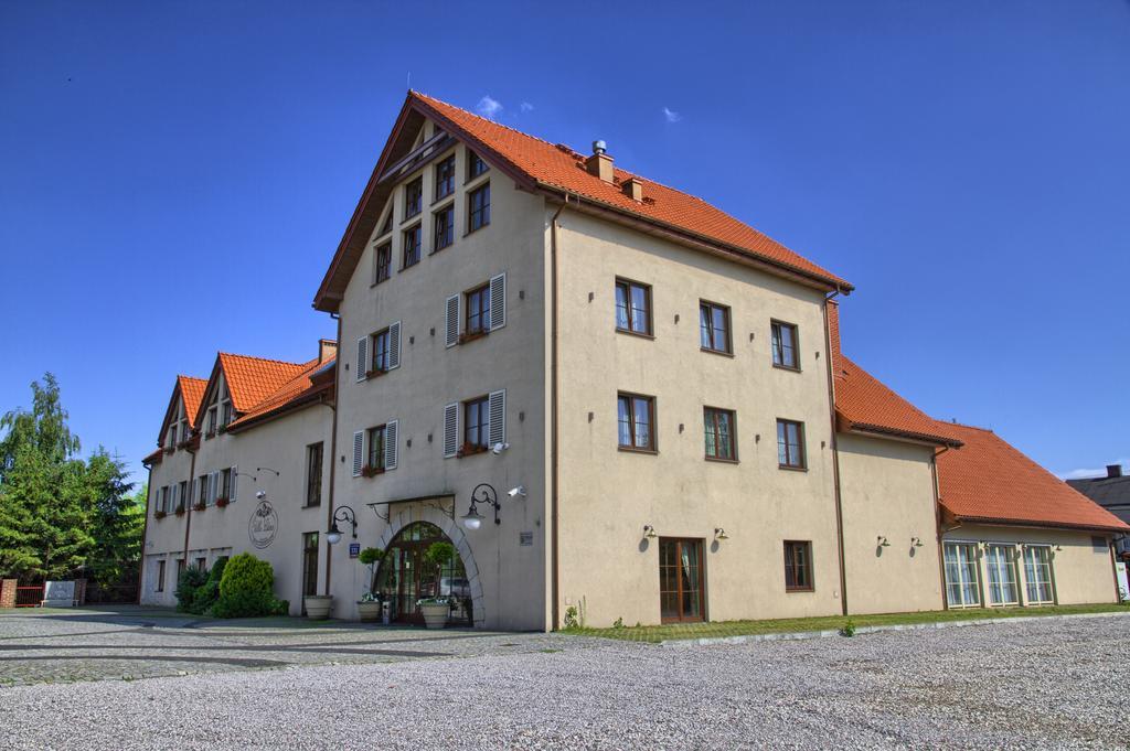 Villa Estera - Hotel & Restauracja Michałowice Dış mekan fotoğraf