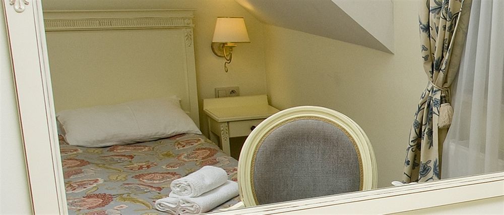 Villa Estera - Hotel & Restauracja Michałowice Dış mekan fotoğraf