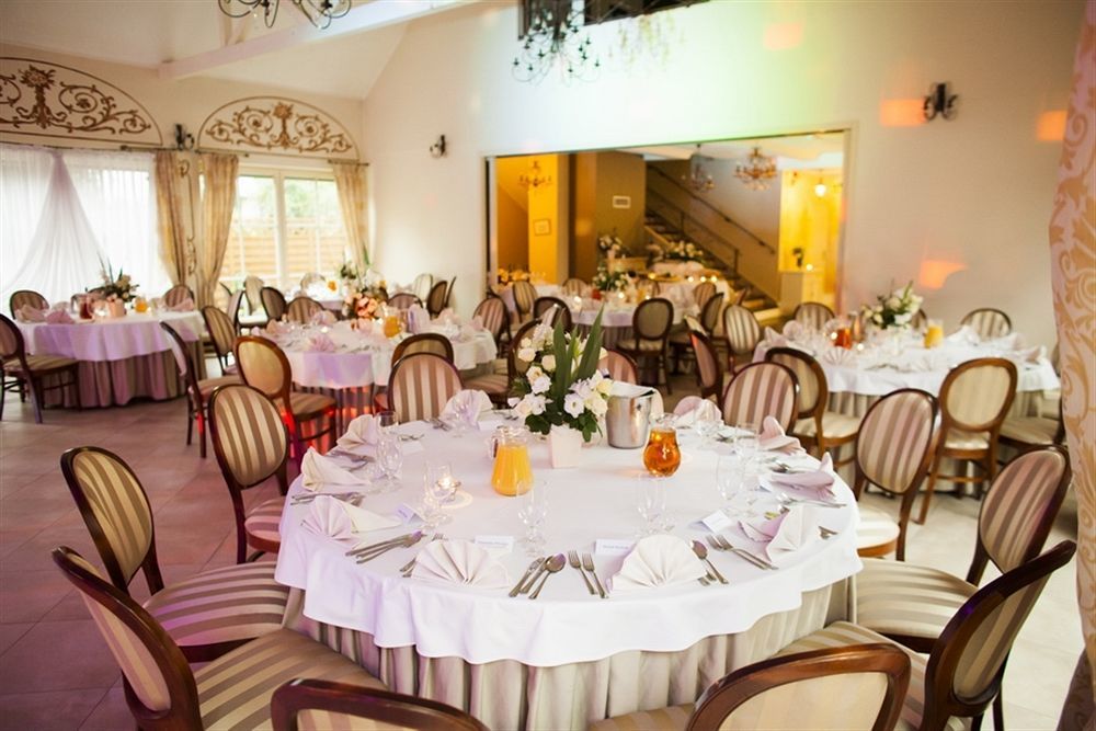 Villa Estera - Hotel & Restauracja Michałowice Dış mekan fotoğraf