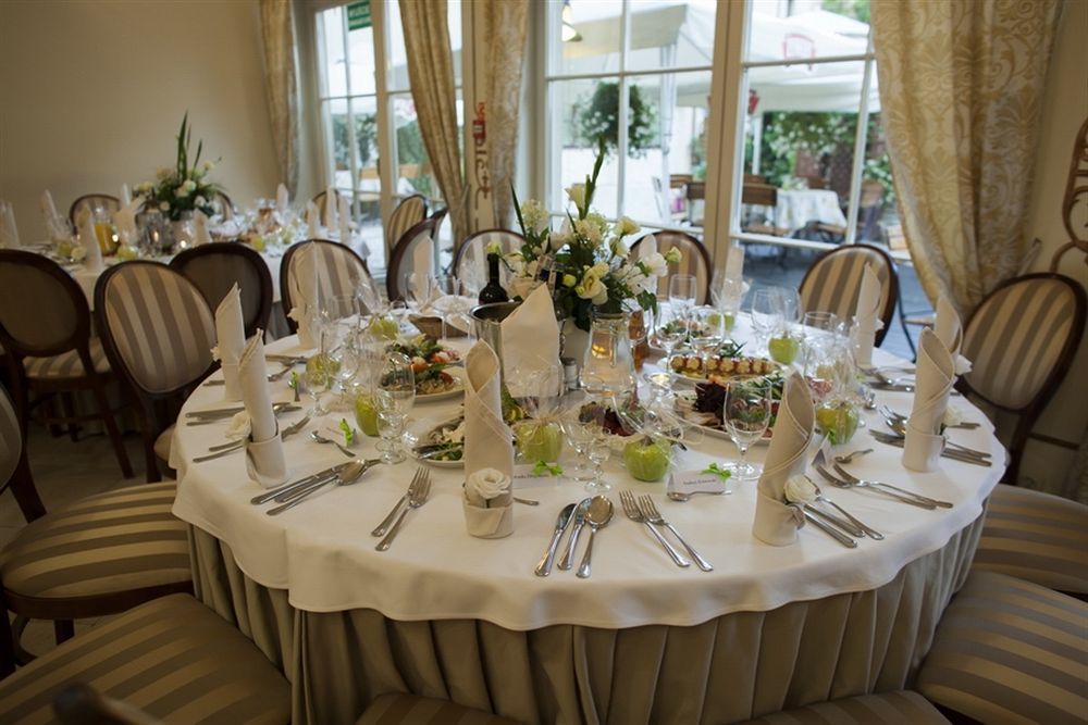 Villa Estera - Hotel & Restauracja Michałowice Dış mekan fotoğraf