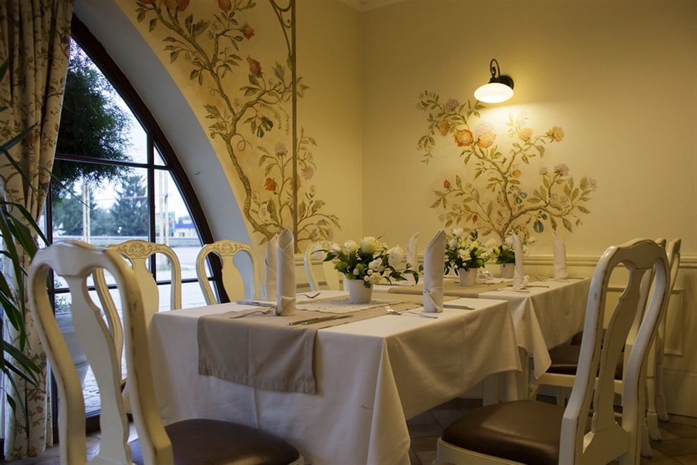 Villa Estera - Hotel & Restauracja Michałowice Dış mekan fotoğraf