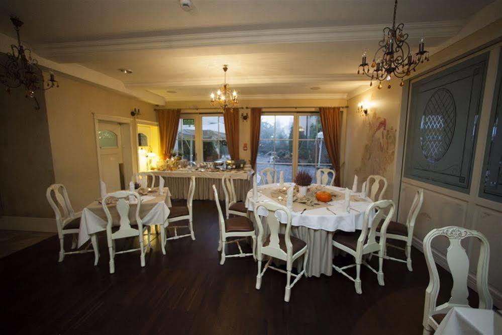 Villa Estera - Hotel & Restauracja Michałowice Dış mekan fotoğraf