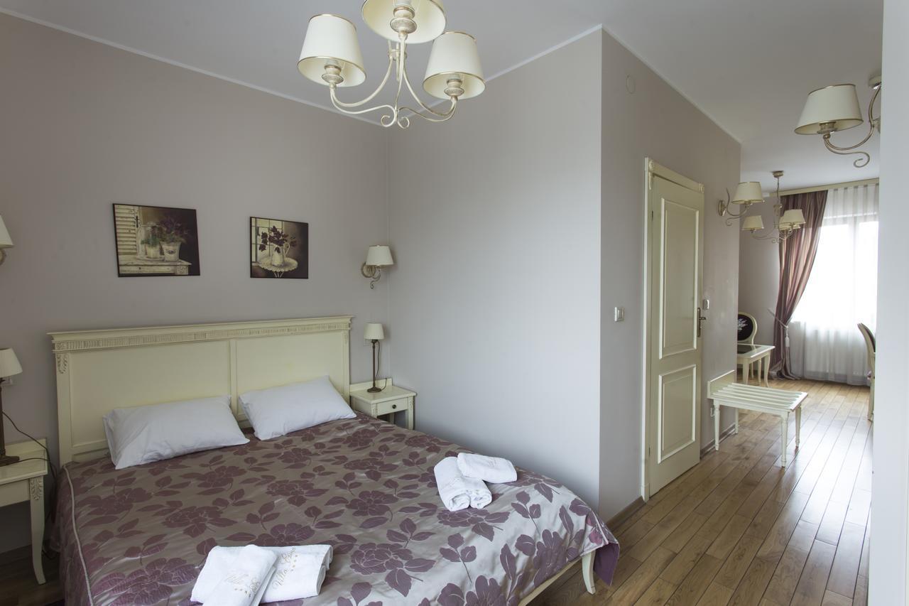 Villa Estera - Hotel & Restauracja Michałowice Dış mekan fotoğraf