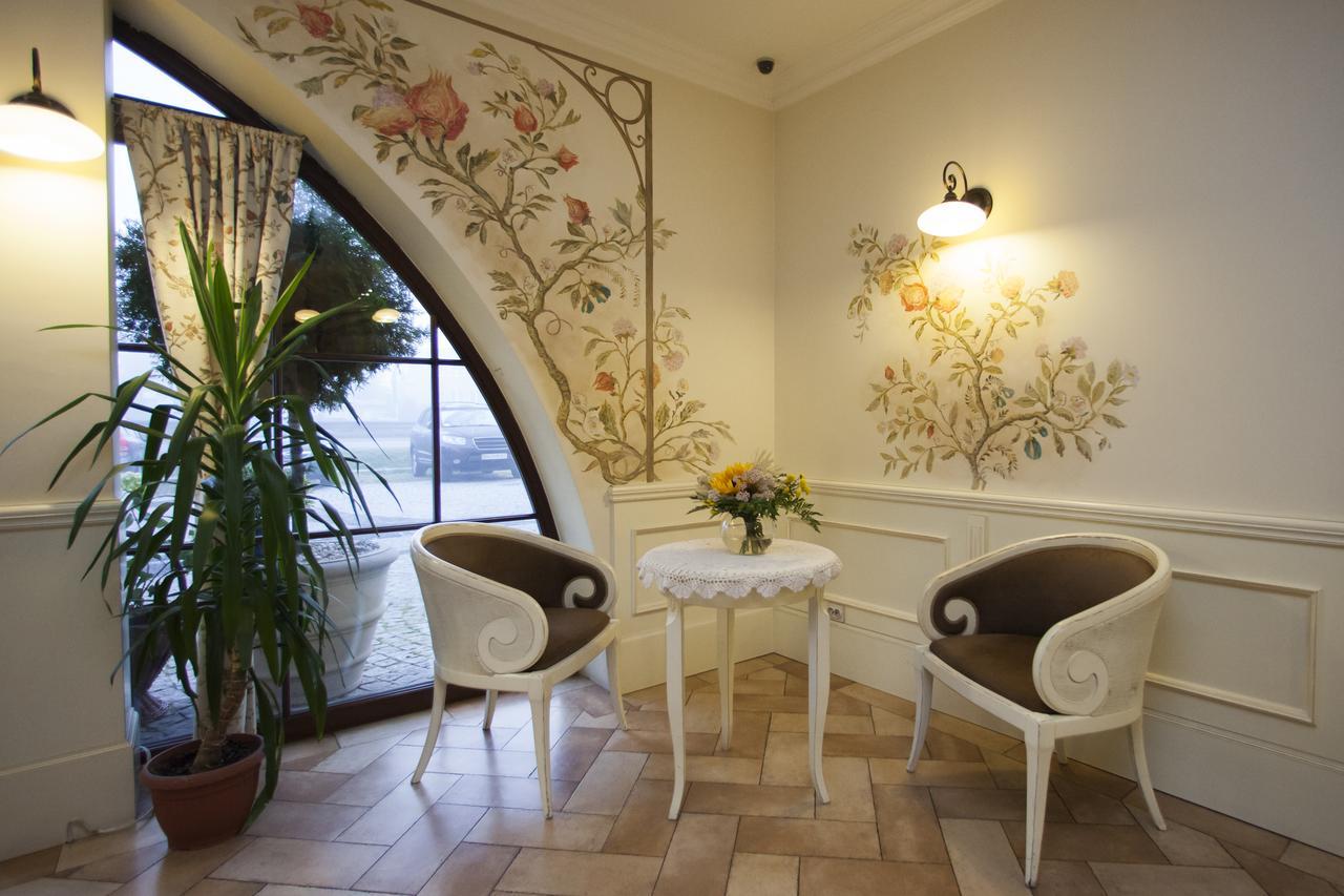 Villa Estera - Hotel & Restauracja Michałowice Dış mekan fotoğraf
